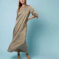 Long-Sleeved Paige Maxi Dress In Gold/Sapphire Sunflower Charmeuse 17 Long-Sleeved Paige Maxi Dress In Gold/Sapphire Sunflower Charmeuse -Chicorya Sales M 23 NOV EDITORIAL PDP 2