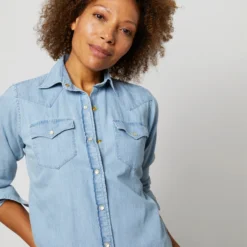 Western Shirt In Extra Lightwash Denim 12 Western Shirt In Extra Lightwash Denim -Chicorya Sales S67299 8 17c66fcc 6033 48ec 9e53 245654027de1