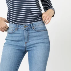 Flare Cropped 5-Pocket Jean In 7-Year Indigo Stretch Denim -Chicorya Sales S70266 6