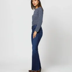 The Weekender Fray Jean In Mint Condition -Chicorya Sales S70804 5142