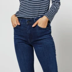 The Weekender Fray Jean In Mint Condition -Chicorya Sales S70804 5182