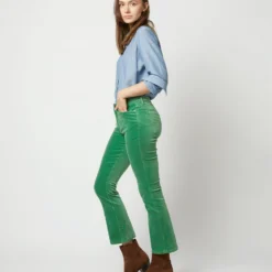 Flare Cropped 5-Pocket Jean In Apple Stretch Velveteen -Chicorya Sales S71911 3178