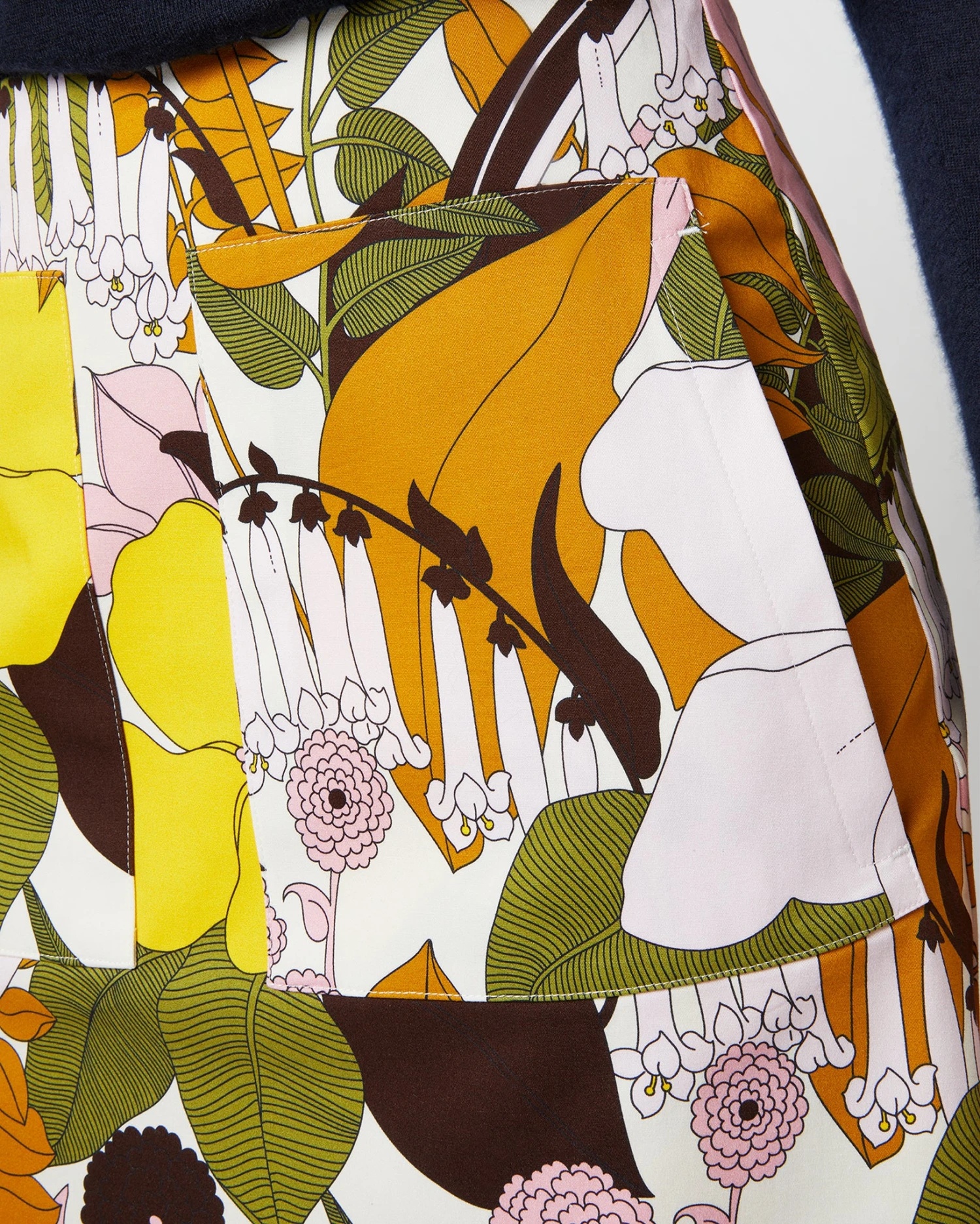 Mini Skirt In Big Flower Rose Heavy Cotton Stretch 11 Mini Skirt In Big Flower Rose Heavy Cotton Stretch - Image 9